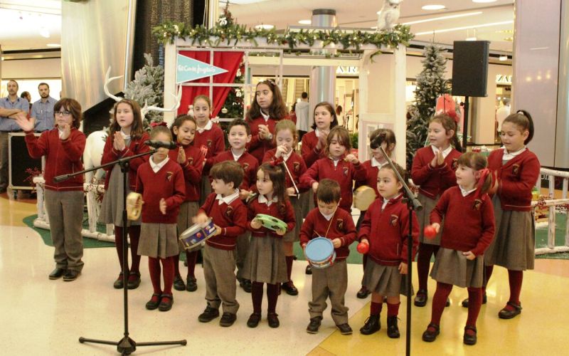 2016-12-10_Nuestro_coro_en_el_Corte_Inglés.jpg